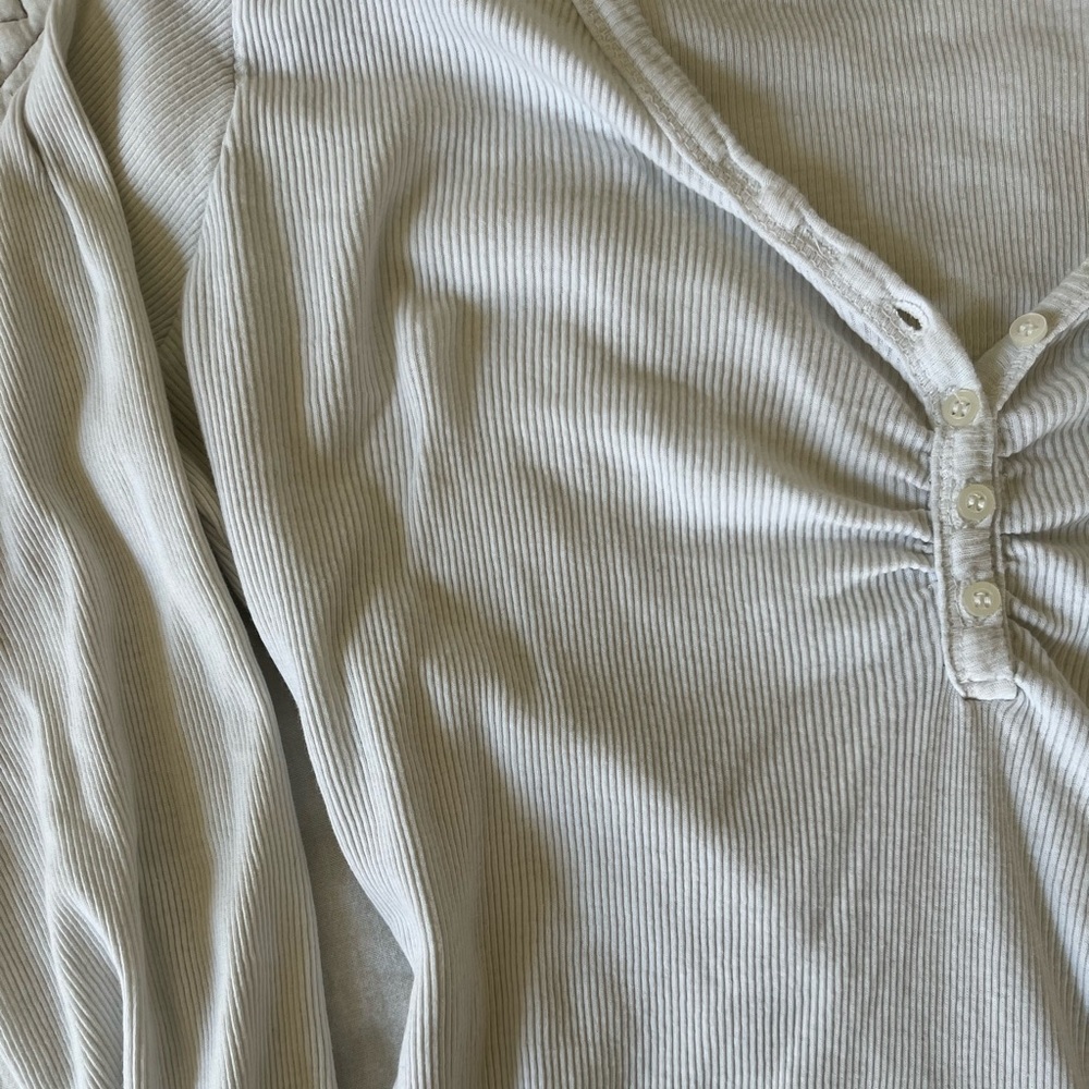 white top! - Picture 2 of 3